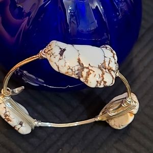 Bourbon & Boweties Howlite Stone wired Bracelet. Size 8 inches 1/4, or 21 cm.